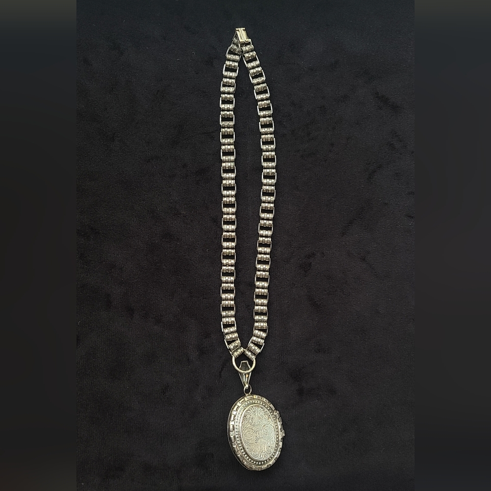 Antique Victorian Book chain Locket - Picture 7 of 9